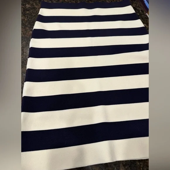 NWT Ann Taylor Knit Navy & Cream Striped Pull-on Skirt - Picture 4 of 13